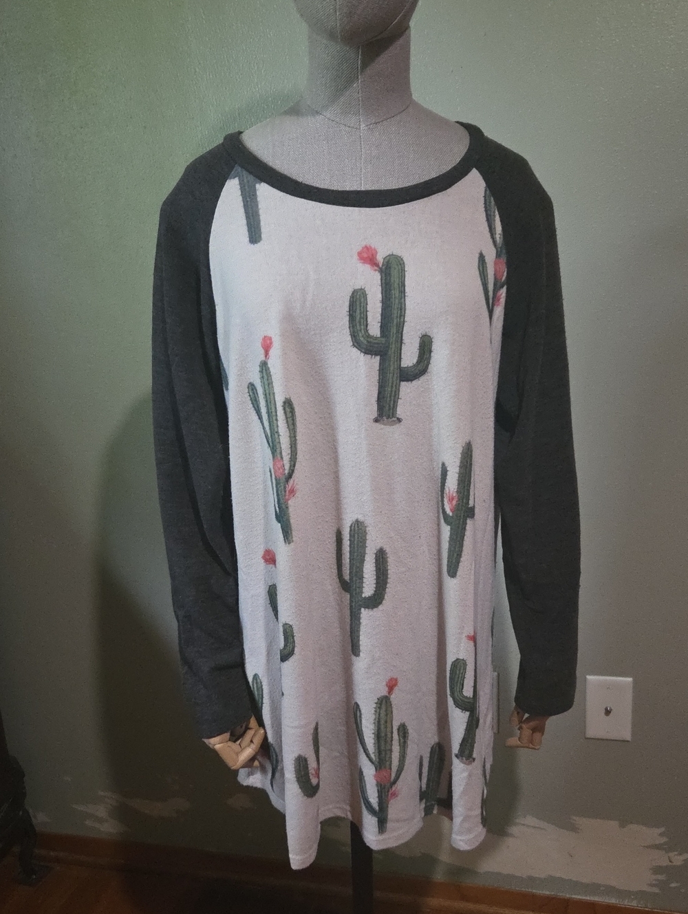 XL Cactus Print Long Sleeve, Light Sweater